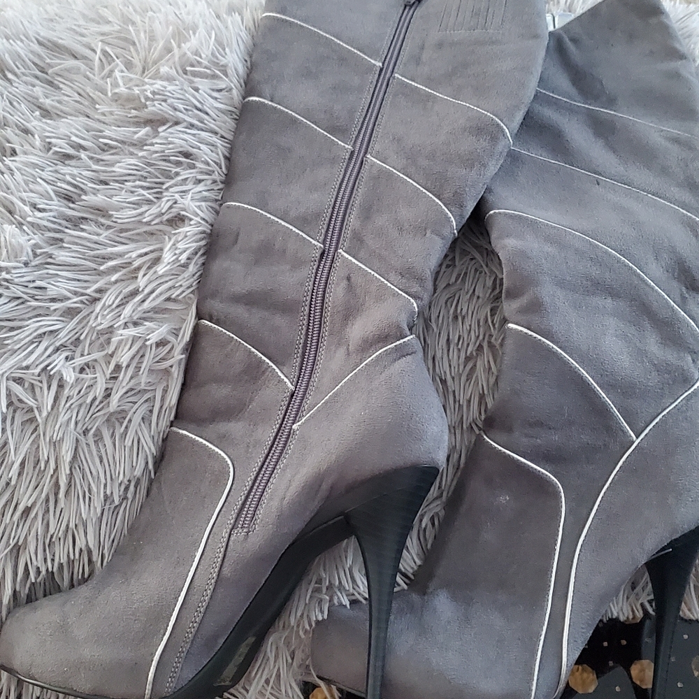 womand heeled boots